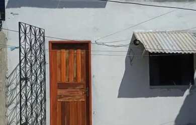 Imagem: A casa possui 1 Dormitório, 2 Banheiros e está localizado