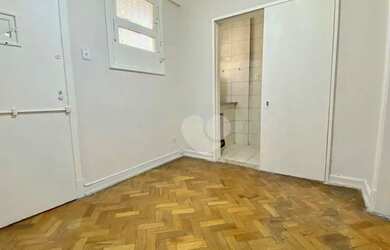 Imagem 2: Sala e quarto em prédio familiar bem administrado em frente ao Aterro...