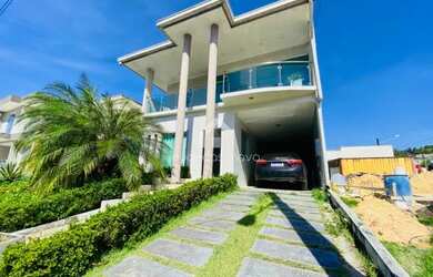 Imagem: A casa em condomínio possui 5 Dormitórios, 5 Banheiros, 4