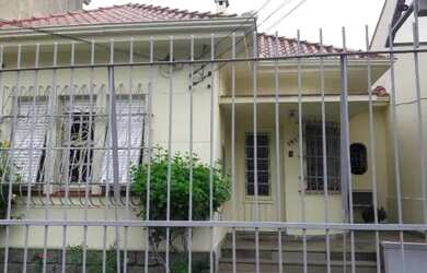 Imagem: A casa possui 3 Dormitórios, 1 Banheiro, 5 Vagas na garagem