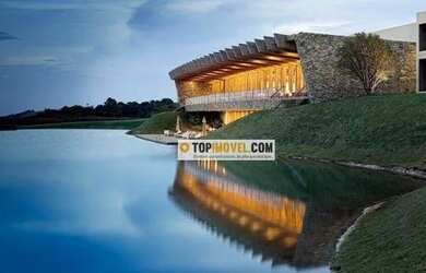 Imagem: O terreno possui 3.294m² de Área e está localizado em Porto