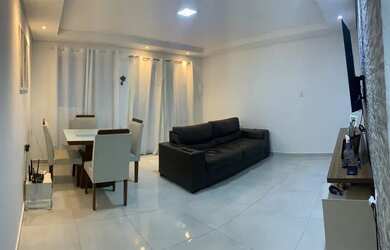 Imagem: A casa possui 3 Dormitórios, 2 Banheiros, 1 Vaga na garagem