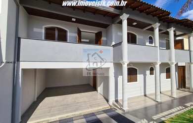 Imagem: A casa possui 4 Dormitórios, 5 Banheiros, 2 Vagas na garagem