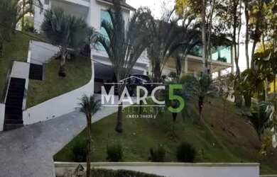 Imagem: A casa em condomínio possui 5 Dormitórios, 5 Banheiros, 5