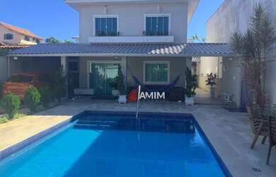 Imagem: A casa possui 5 Dormitórios, 4 Banheiros, 4 Vagas na garagem