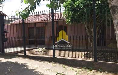 Imagem: A casa possui 3 Dormitórios, 1 Banheiro, 2 Vagas na garagem