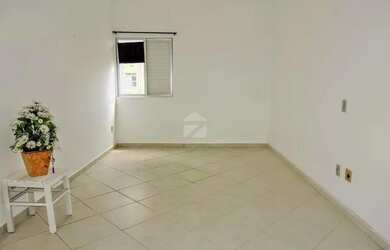 Imagem: O apartamento possui 1 Dormitório, 1 Banheiro, 1 Vaga na garagem