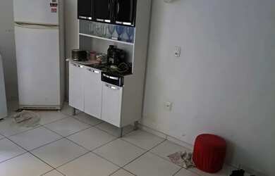 Imagem: A casa possui 2 Dormitórios, 1 Banheiro, 2 Vagas na garagem