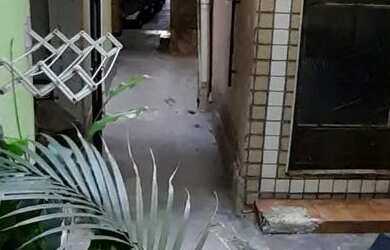 Imagem: A casa possui 1 Dormitório, 1 Banheiro, 1 Vaga na garagem e