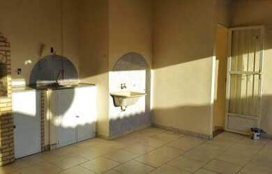 Imagem: A casa possui 4 Dormitórios, 4 Banheiros, 1 Vaga na garagem