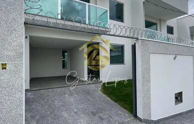 Imagem: A casa possui 3 Dormitórios, 3 Banheiros, 2 Vagas na garagem