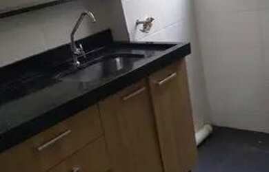 Imagem: O apartamento possui 2 Dormitórios, 1 Banheiro, 1 Vaga na garagem