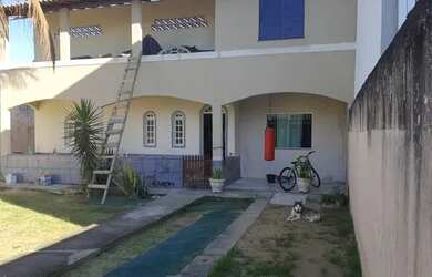 Imagem: A casa possui 3 Dormitórios, 2 Banheiros, 3 Vagas na garagem