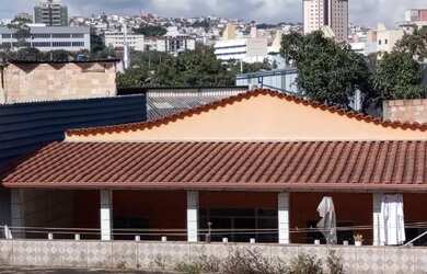 Imagem: A casa possui 2 Dormitórios, 1 Banheiro, 402m² de Área e