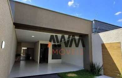 Imagem: A casa possui 3 Dormitórios, 2 Banheiros, 3 Vagas na garagem