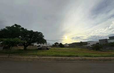 Imagem: O terreno possui 941m² de Área e está localizado em Montes