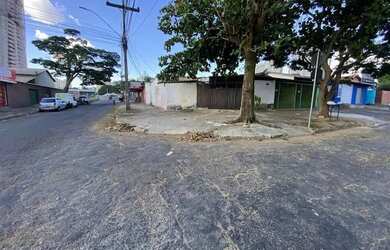 Imagem: A casa possui 5 Dormitórios, 5 Banheiros, 5 Vagas na garagem