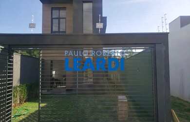 Imagem: A casa em condomínio possui 3 Dormitórios, 3 Banheiros, 131m²