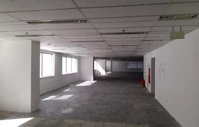 Imagem: O depósito possui 4 Vagas na garagem, 412m² de Área e está