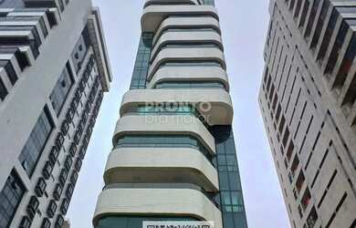 Imagem: O apartamento possui 4 Dormitórios, 1 Banheiro, 3 Vagas na