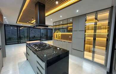 Imagem: A casa possui 4 Dormitórios, 5 Banheiros, 4 Vagas na garagem