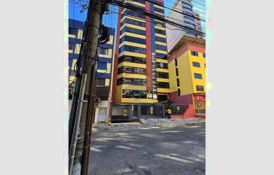 Imagem: O apartamento possui 4 Dormitórios, 5 Banheiros, 1 Vaga na