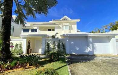 Imagem: A casa em condomínio possui 5 Dormitórios, 5 Banheiros, 4