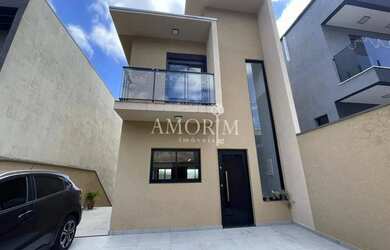 Imagem: A casa possui 3 Dormitórios, 4 Banheiros, 4 Vagas na garagem