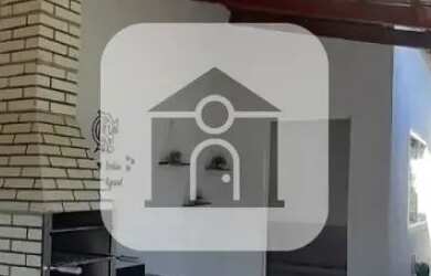 Imagem: A casa possui 2 Dormitórios, 1 Banheiro, 3 Vagas na garagem