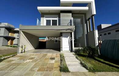 Imagem: A casa possui 3 Dormitórios, 2 Banheiros, 2 Vagas na garagem