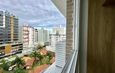 Imagem: O apartamento possui 1 Dormitório, 2 Banheiros, 1 Vaga na garagem