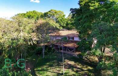 Imagem: A casa em condomínio possui 5 Dormitórios, 5 Banheiros, 5