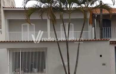 Imagem: A casa possui 2 Dormitórios, 1 Banheiro, 2 Vagas na garagem