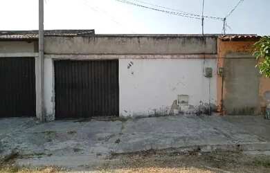 Imagem: A casa possui 2 Dormitórios, 1 Banheiro, 1 Vaga na garagem