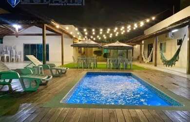 Imagem: A casa possui 4 Dormitórios, 4 Banheiros, 4 Vagas na garagem