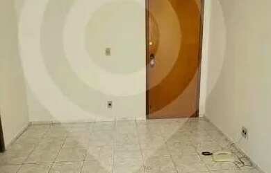 Imagem: O apartamento possui 3 Dormitórios, 1 Banheiro, 1 Vaga na garagem