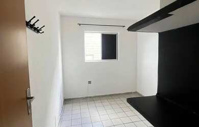 Imagem: O apartamento possui 1 Dormitório, 1 Banheiro, 1 Vaga na garagem