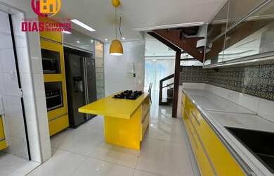 Imagem: A casa possui 3 Dormitórios, 3 Banheiros, 2 Vagas na garagem