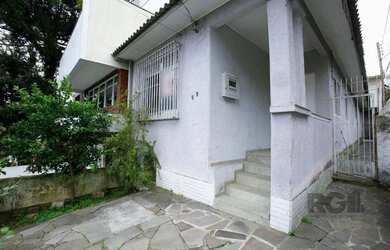 Imagem: A casa possui 2 Dormitórios, 2 Banheiros, 1 Vaga na garagem