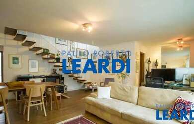 Imagem: A casa possui 2 Dormitórios, 2 Banheiros, 4 Vagas na garagem