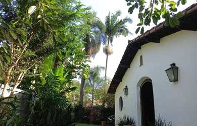 Imagem: A casa possui 4 Dormitórios, 5 Banheiros, 5 Vagas na garagem