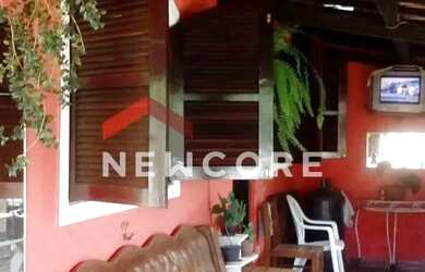 Imagem: A casa possui 3 Dormitórios, 2 Banheiros, 3 Vagas na garagem