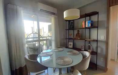 Imagem: O apartamento possui 2 Dormitórios, 1 Banheiro, 1 Vaga na garagem