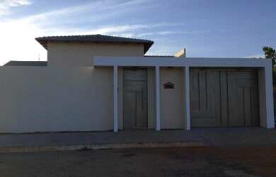 Imagem: A casa possui 3 Dormitórios, 5 Vagas na garagem e está localizado