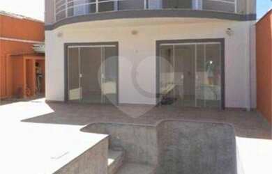 Imagem: A casa possui 5 Dormitórios, 3 Banheiros, 2 Vagas na garagem