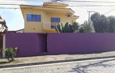 Imagem: A casa possui 3 Dormitórios, 3 Banheiros, 2 Vagas na garagem