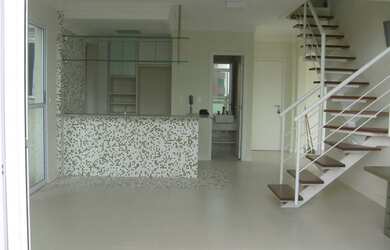 Imagem: O apartamento possui 3 Dormitórios, 1 Banheiro, 4 Vagas na