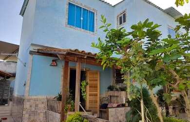 Imagem: A casa possui 3 Dormitórios, 3 Banheiros, 2 Vagas na garagem