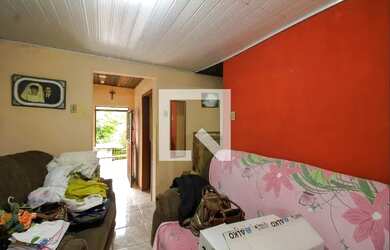 Imagem: A casa possui 3 Dormitórios, 1 Banheiro, 1 Vaga na garagem