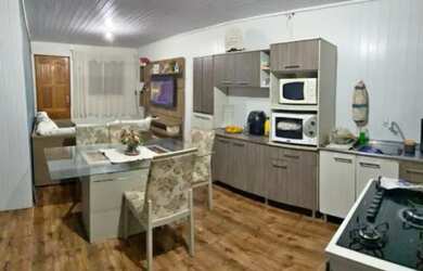 Imagem: A casa possui 2 Dormitórios, 1 Banheiro, 1 Vaga na garagem